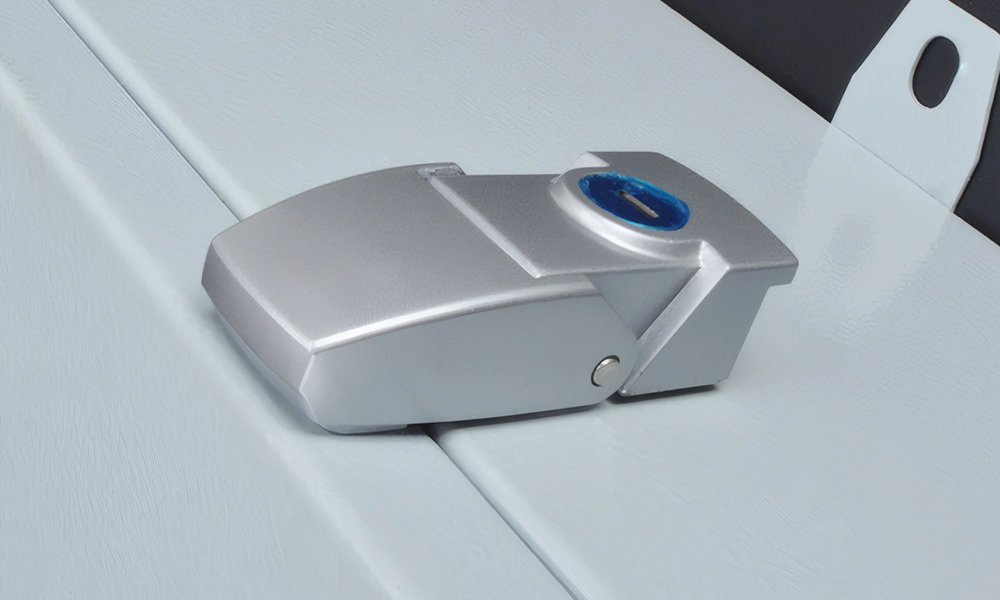 PV combiner box pull-down latch lock – heavy-duty enclosure locking mechanism with compression latch design, securing the door tightly against the sealing gasket for weatherproof closure and tamper-resistant outdoor installation